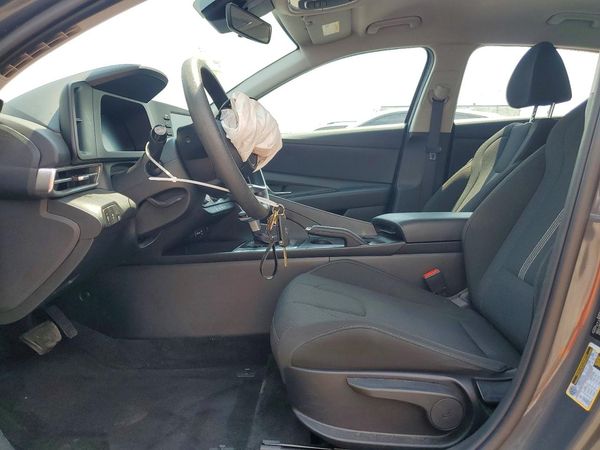 2025 HYUNDAI ELANTRA SE — DENT