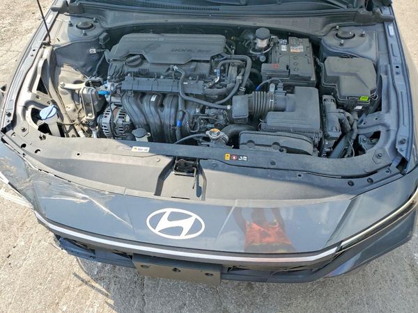 2025 HYUNDAI ELANTRA SE — Engine bay