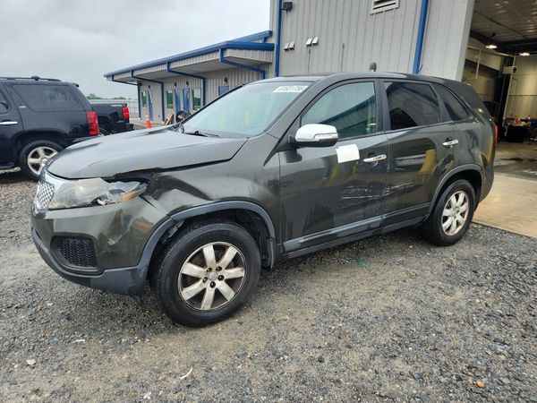 2013 KIA SORENTO Base / LX