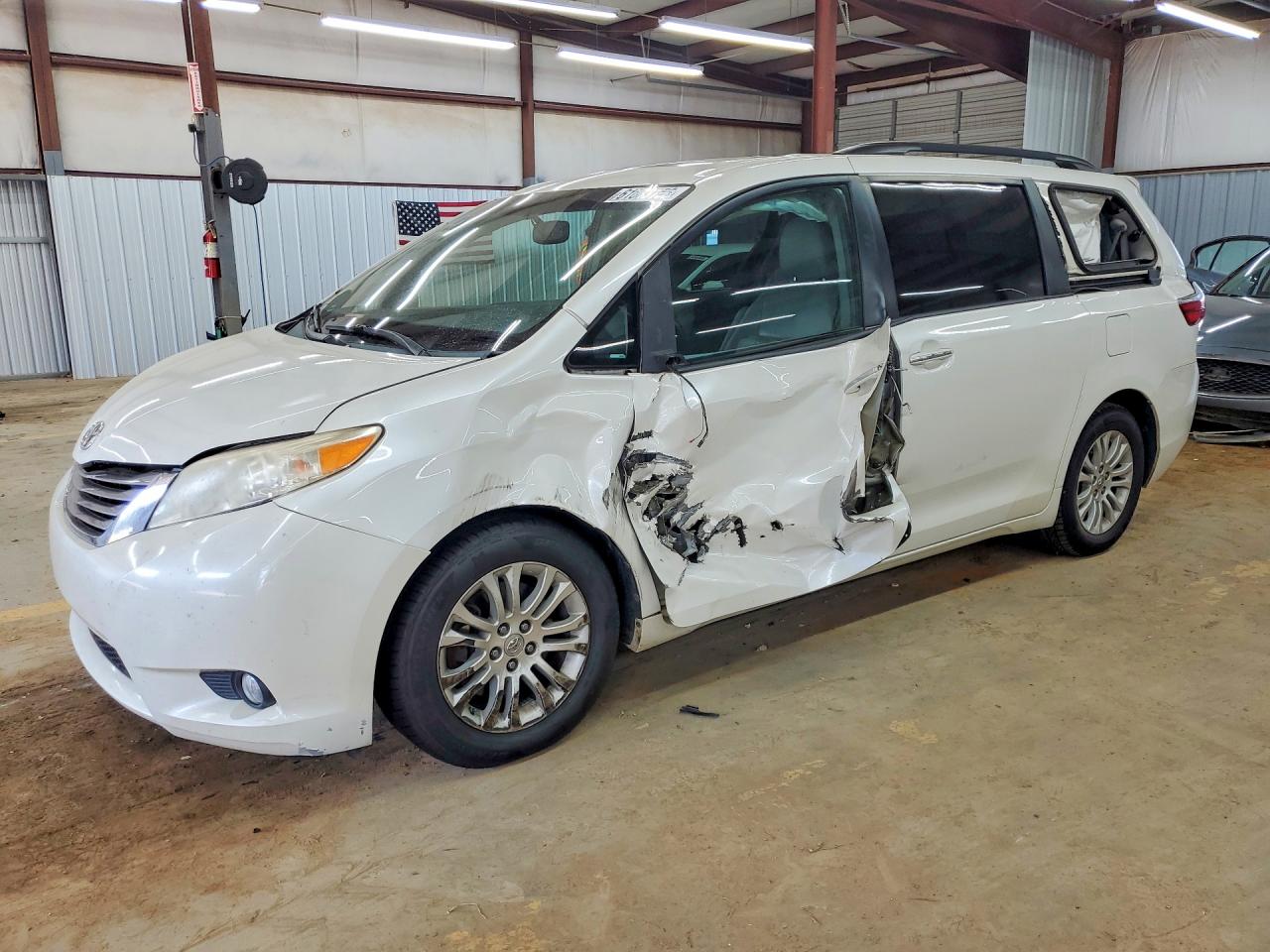 2015 TOYOTA SIENNA
