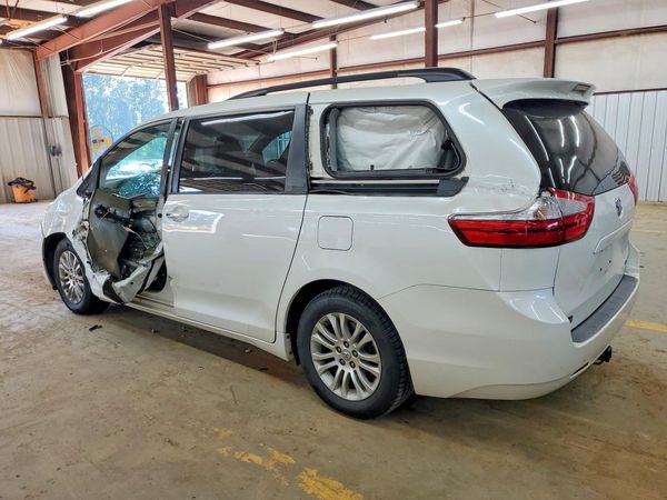 2015 TOYOTA SIENNA