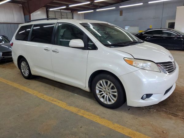 2015 TOYOTA SIENNA