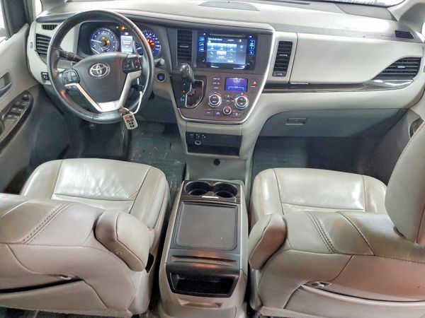 2015 TOYOTA SIENNA