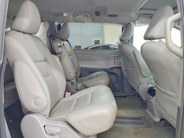2015 TOYOTA SIENNA