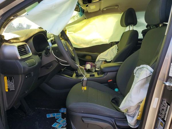 2017 KIA SORENTO L, LX