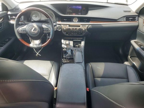 2018 LEXUS ES