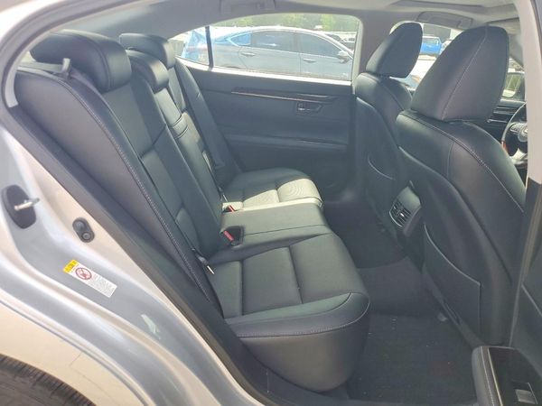 2018 LEXUS ES