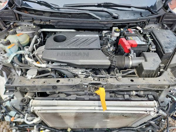 2023 NISSAN ROGUE SV — Engine bay