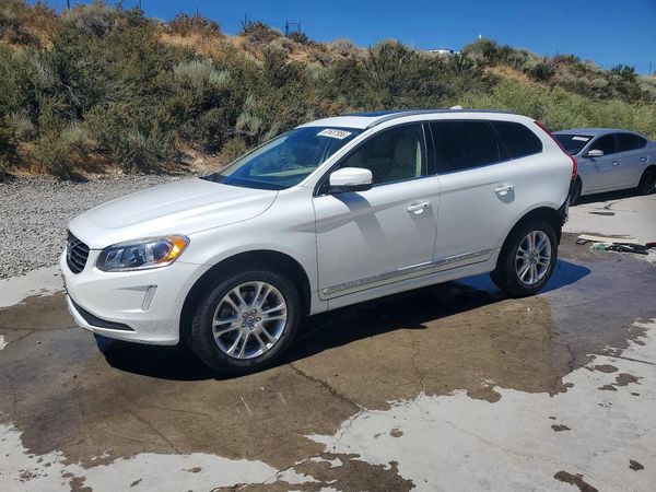 2015 VOLVO XC60 Premier (non R design)