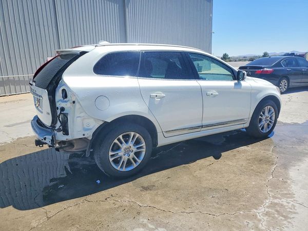 2015 VOLVO XC60 Premier (non R design)