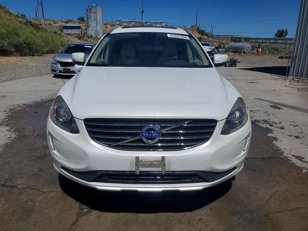 2015 VOLVO XC60 Premier (non R design)