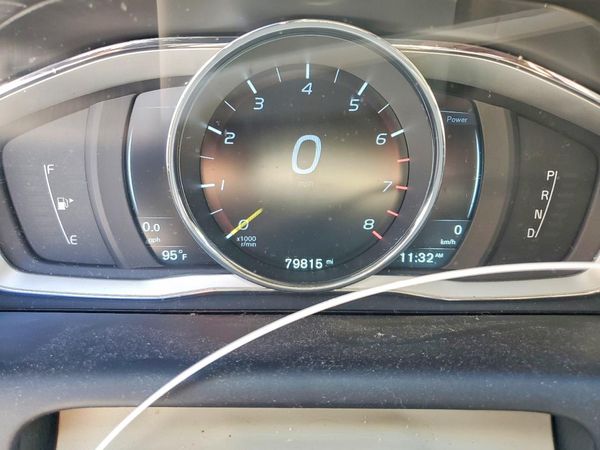2015 VOLVO XC60 Premier (non R design)