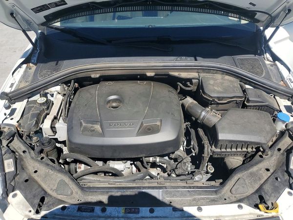 2015 VOLVO XC60 Premier (non R design)