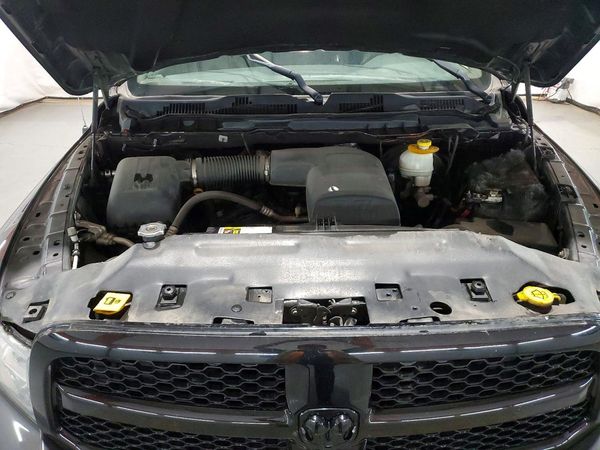 2016 RAM 1500 SLT