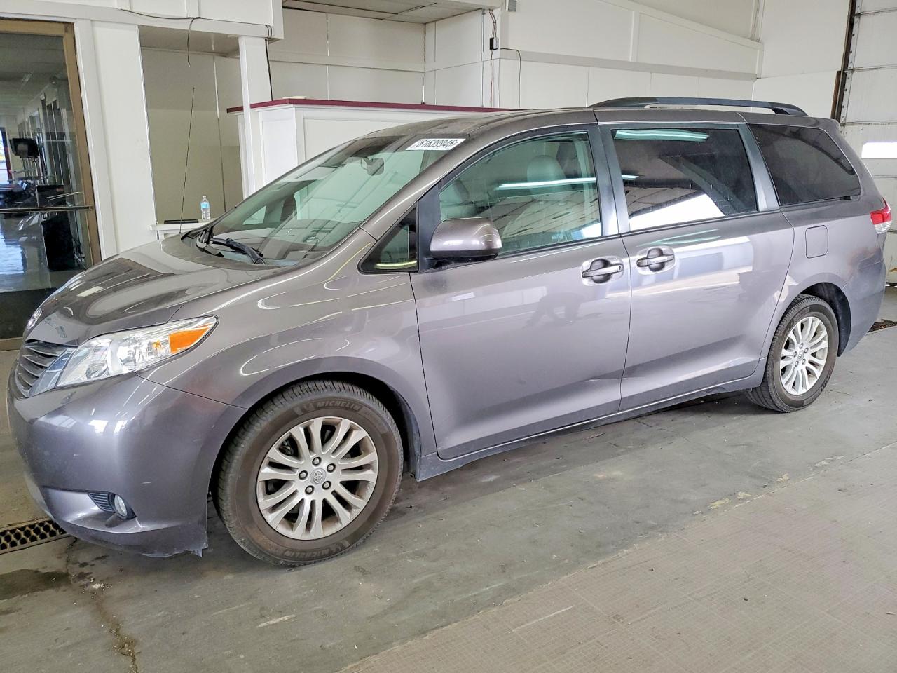 2014 TOYOTA SIENNA