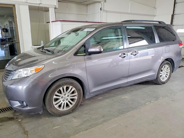 2014 TOYOTA SIENNA