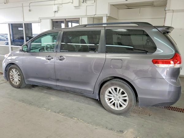 2014 TOYOTA SIENNA