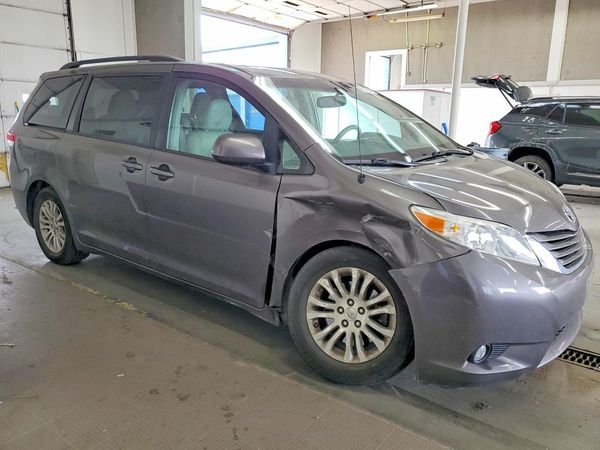 2014 TOYOTA SIENNA
