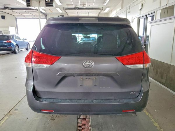2014 TOYOTA SIENNA