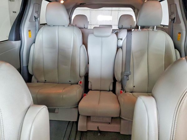 2014 TOYOTA SIENNA