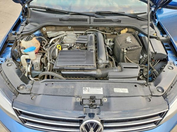 2017 VOLKSWAGEN JETTA S — Engine bay
