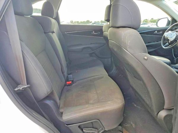 2017 KIA SORENTO L, LX