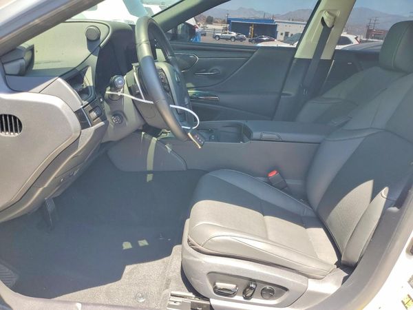 2025 LEXUS ES 300H 300h Luxury
