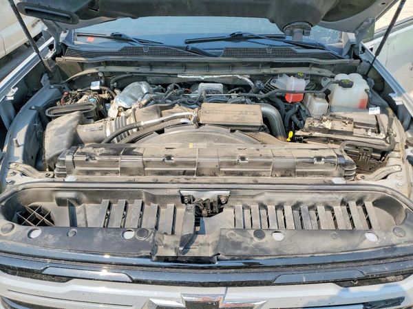 2024 CHEVROLET SILVERADO LTZ — Engine bay