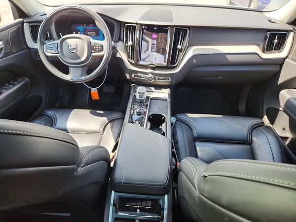 2022 VOLVO XC60 Inscription