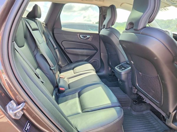 2022 VOLVO XC60 Inscription