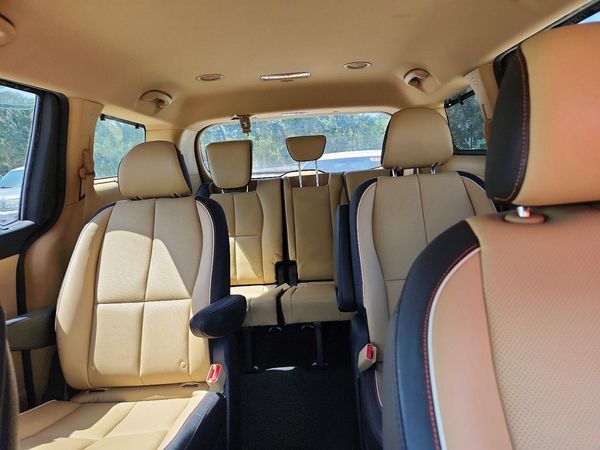 2015 KIA SEDONA GLS - Middle level