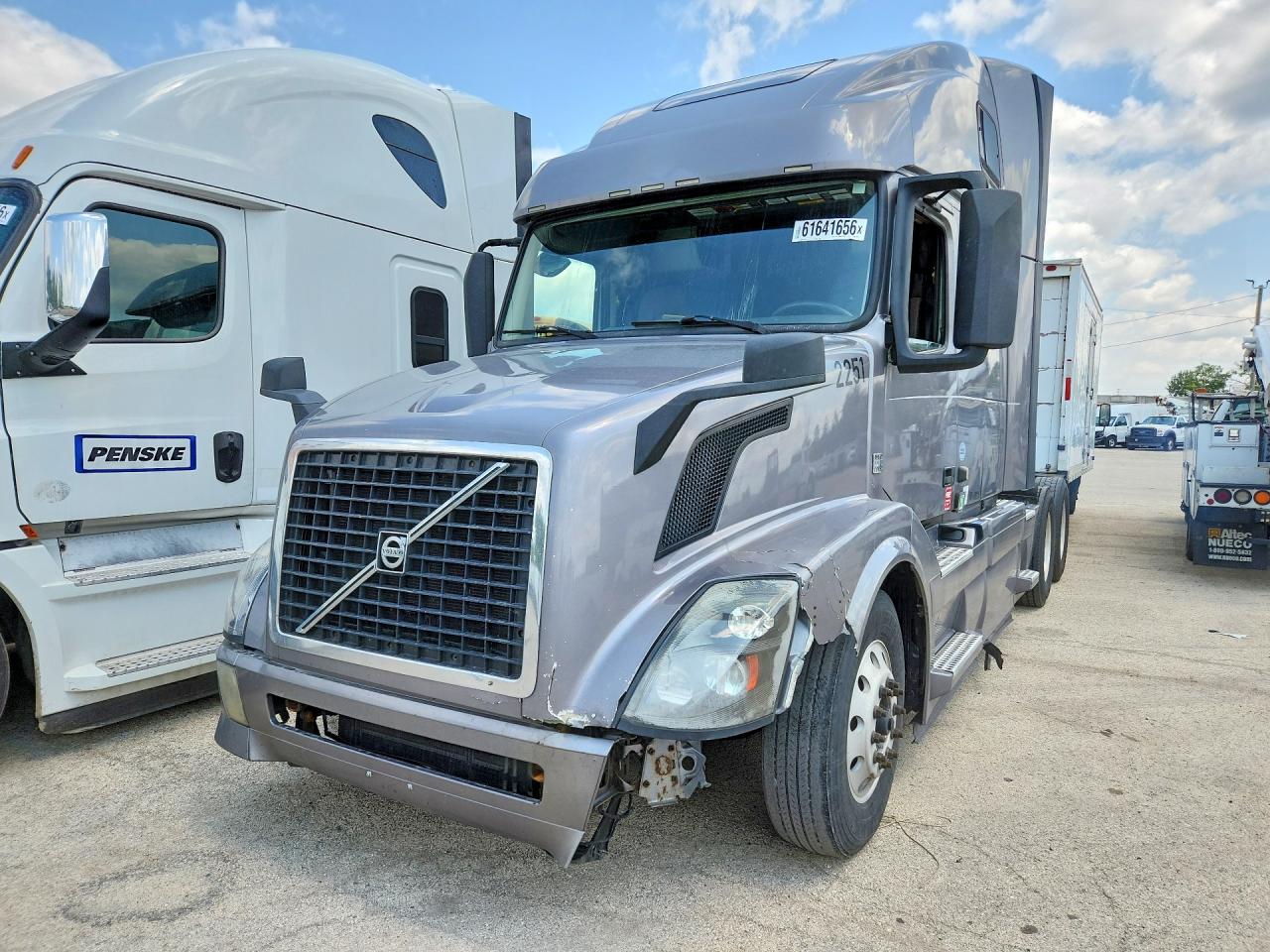 2015 VOLVO VNL