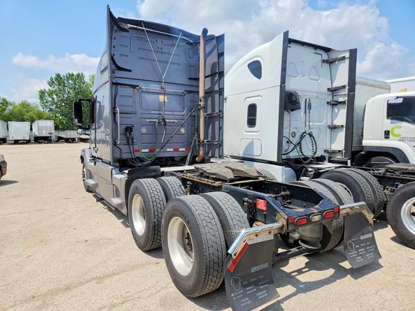 2015 VOLVO VNL