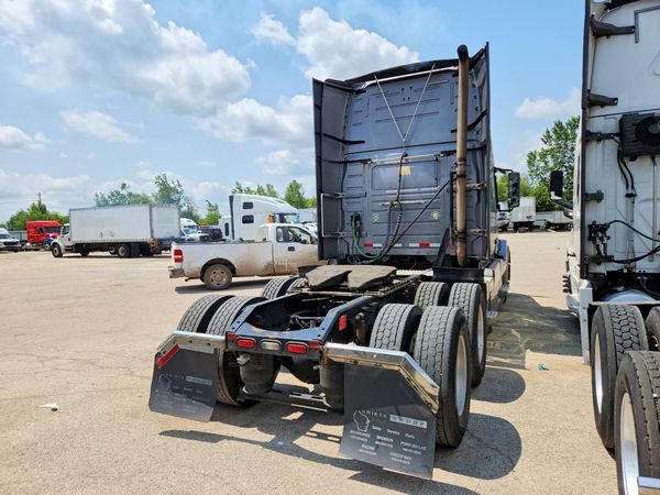 2015 VOLVO VNL