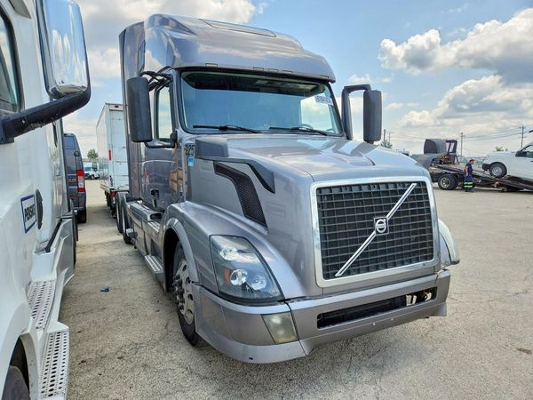 2015 VOLVO VNL
