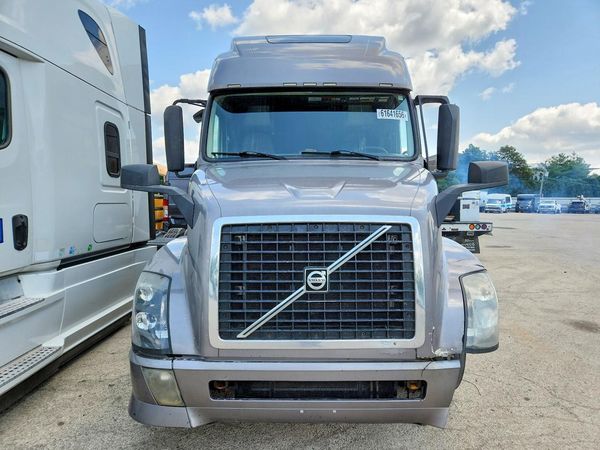 2015 VOLVO VNL