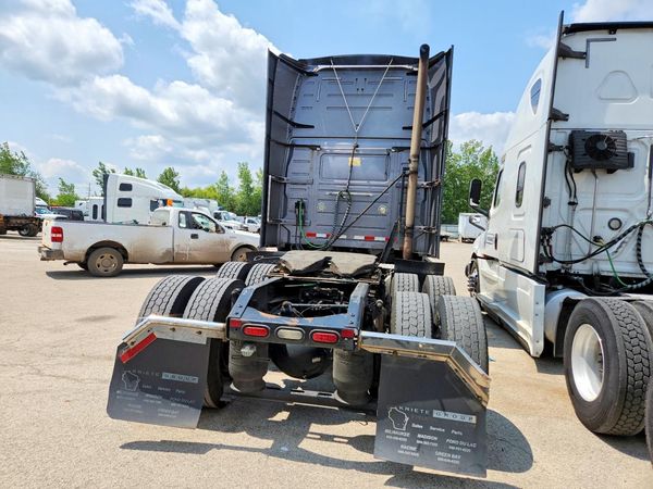 2015 VOLVO VNL