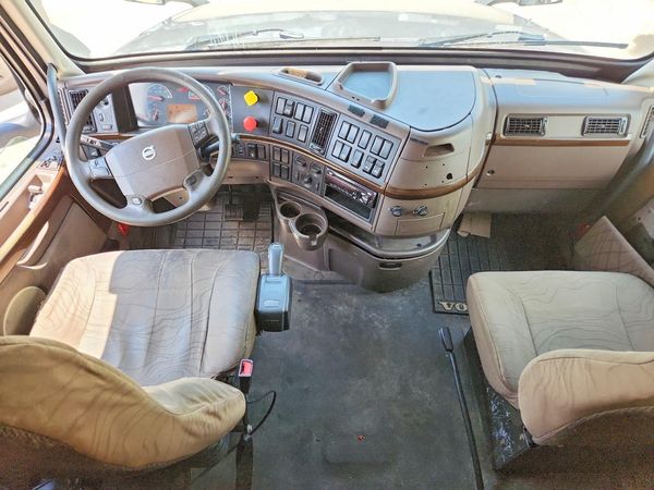 2015 VOLVO VNL
