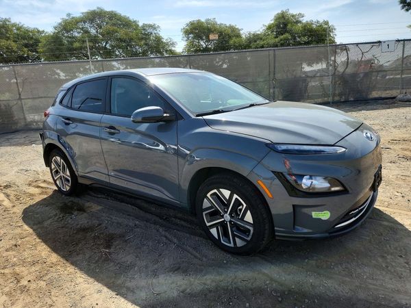 2023 HYUNDAI KONA SE