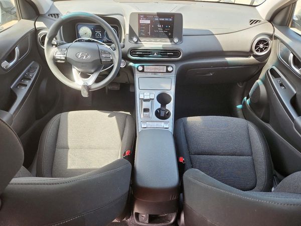 2023 HYUNDAI KONA SE