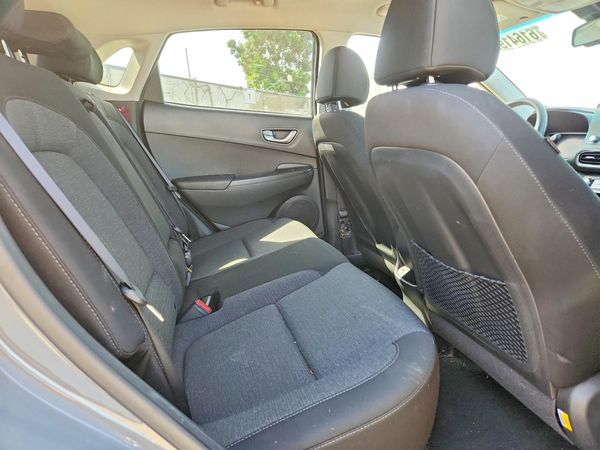 2023 HYUNDAI KONA SE