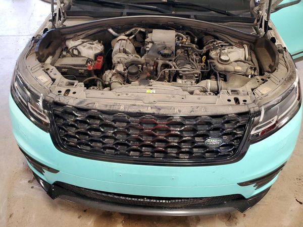 2018 LAND ROVER RANGEROVER R-Dynamic SE — Engine bay