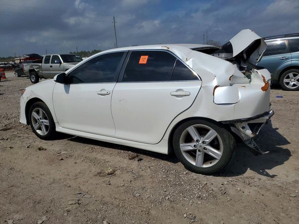 2014 TOYOTA CAMRY