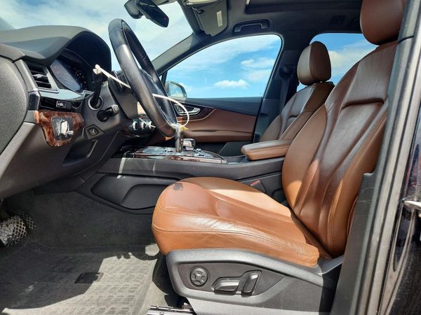 2017 AUDI Q7 quattro Premium Plus