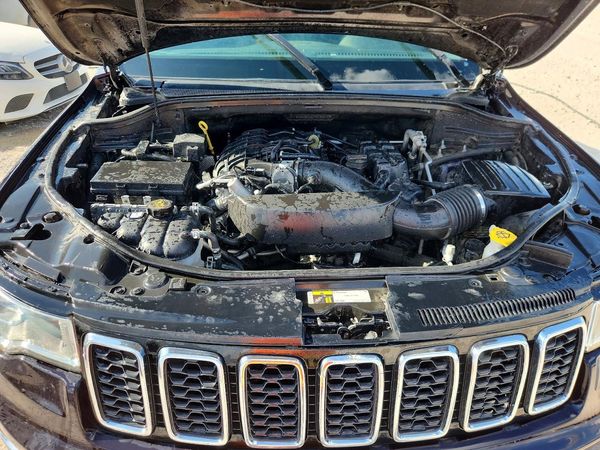 2020 JEEP CHEROKEE Limited — Engine bay