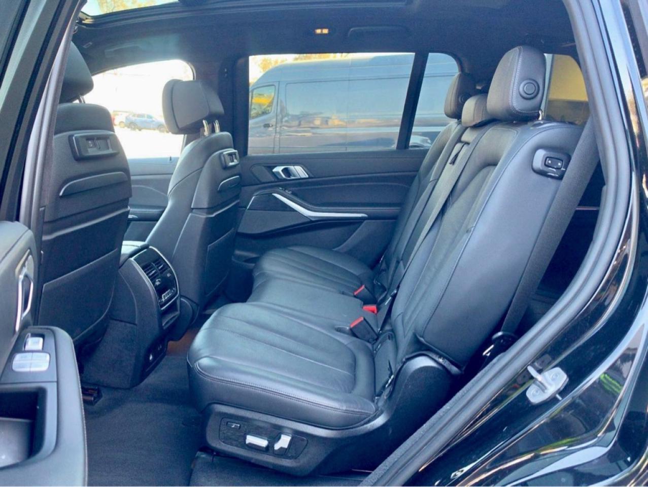 2022 BMW X7 M50i