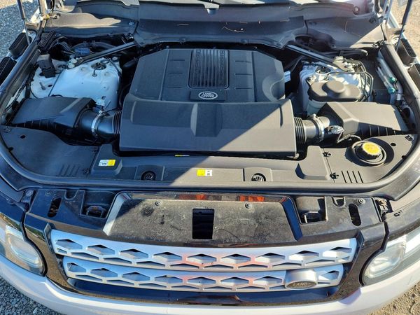 2017 LAND ROVER RANGE ROVER SPORT Autobiography — Engine bay