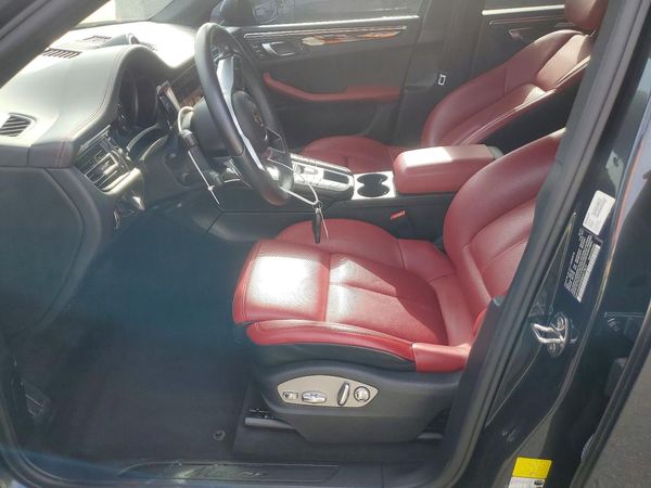 2021 PORSCHE MACAN Base