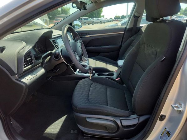 2019 HYUNDAI ELANTRA SE