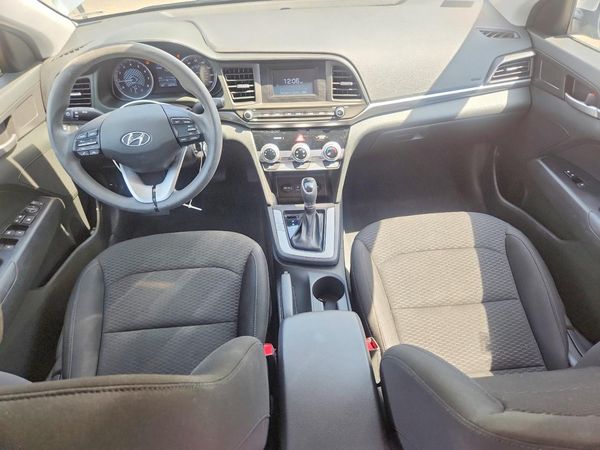 2019 HYUNDAI ELANTRA SE